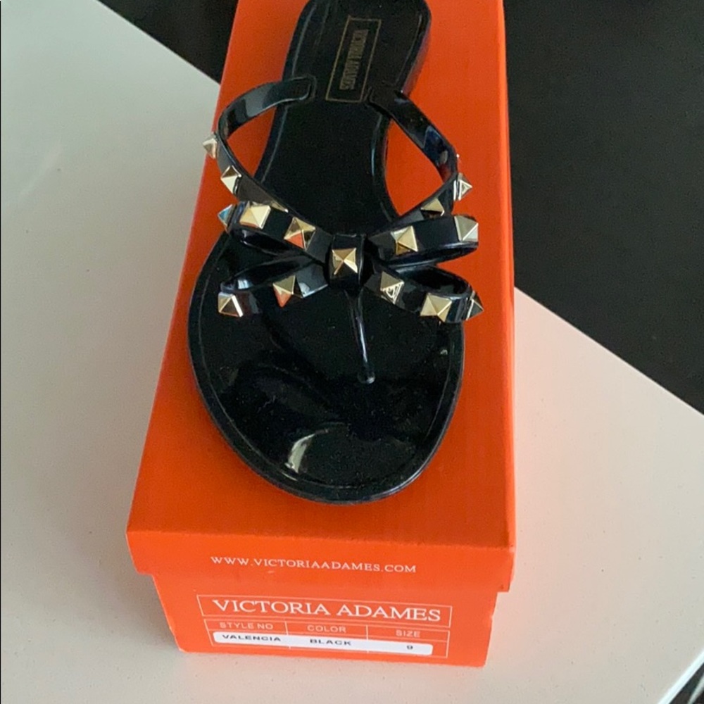 NWT GOLD STUDDED SANDAL BLACK